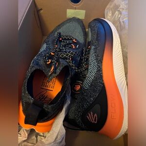 CURRY FLOW GO GLOW UA sneakers